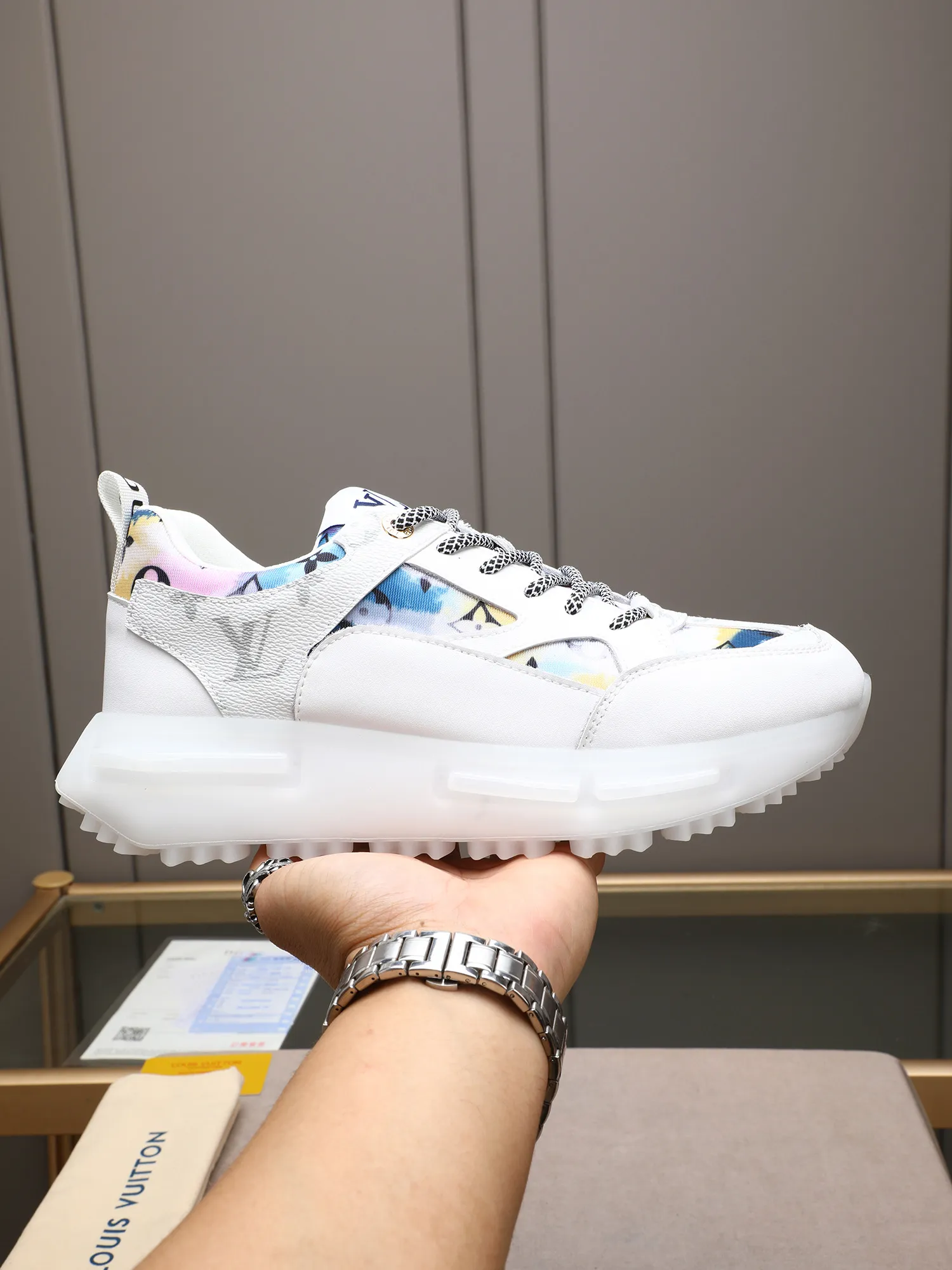 Men's shoes 💰460 [LV] Made of imported L special fabric spliced ​​with cowhide and comfortable mesh lining. Privately molded foam TPU outsole, super light and comfortable on the feet! Perfect last shape, generous and fashionable design, 4 colors available! Code number: 38–44 (45 customized